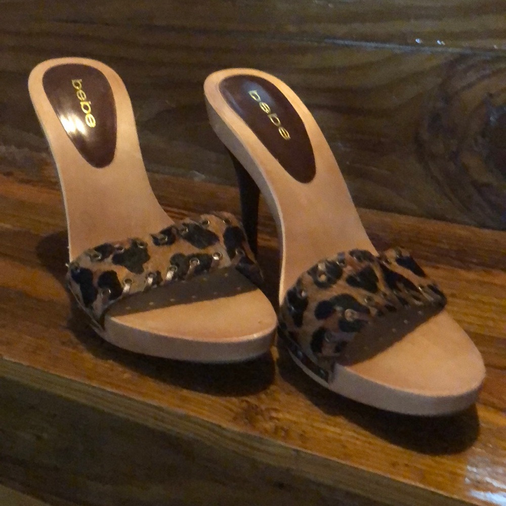 Bebe leopard slides